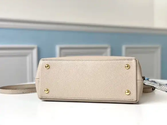 MM VUITTON LOCKME LOUIS EVER BB 0527
